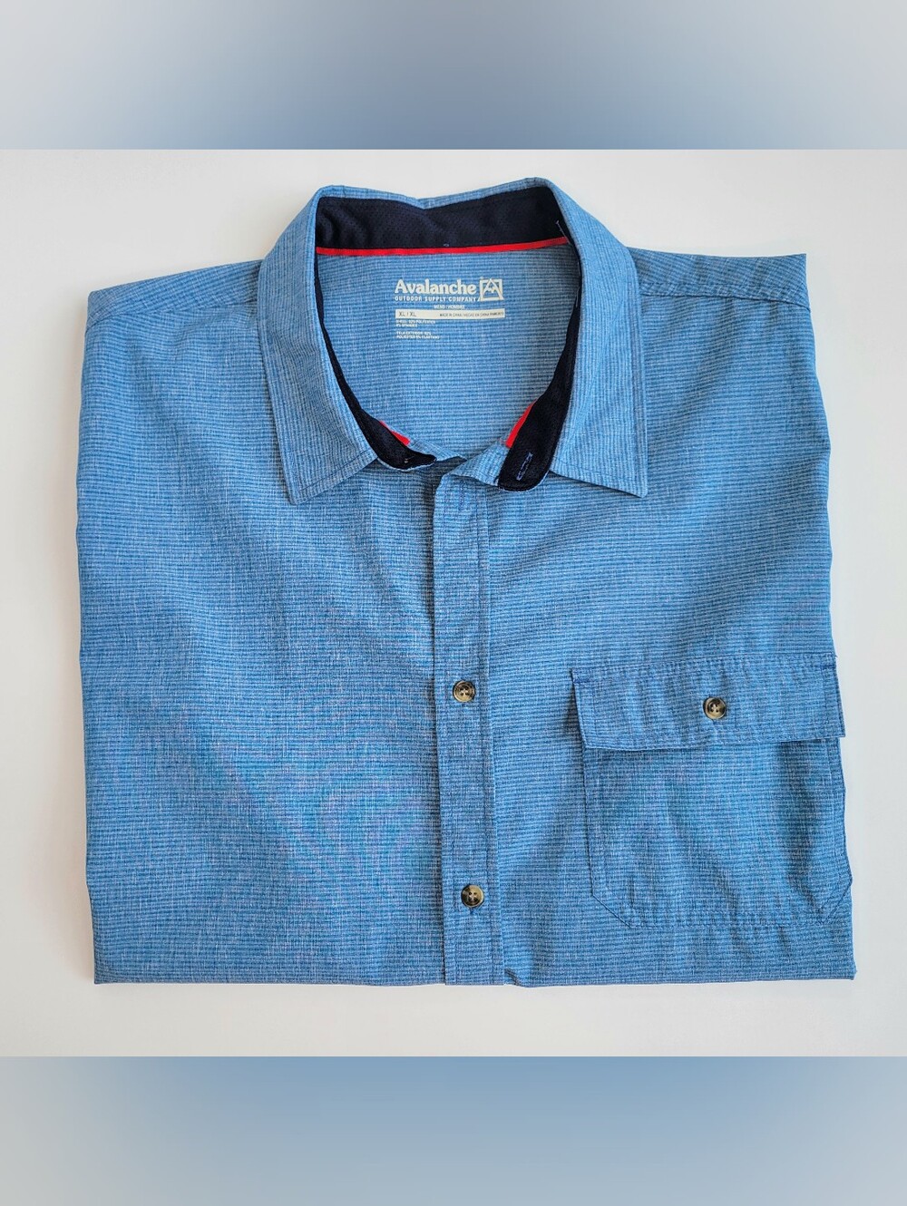 Avalanche Men's Size XL Blue Short Sleeve Button Up Stretch Shirt Hiking Fishing